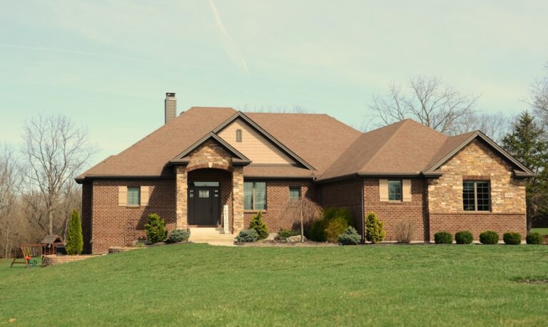 The Ultimate Guide to Power Washing Your Home Efficiently